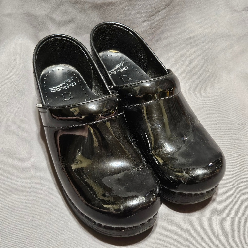 Dansko Professional Black Patent Leather Clogs Wide EU 39 Womens Slip On Shoes
